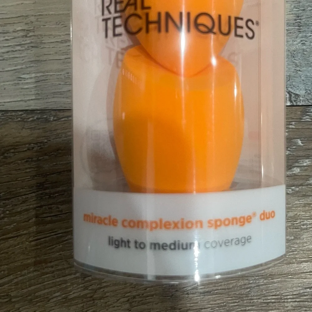 Real Techniques Miracle Complexion Makeup Sponge Lot/Set- Vibrant Orange/Blue